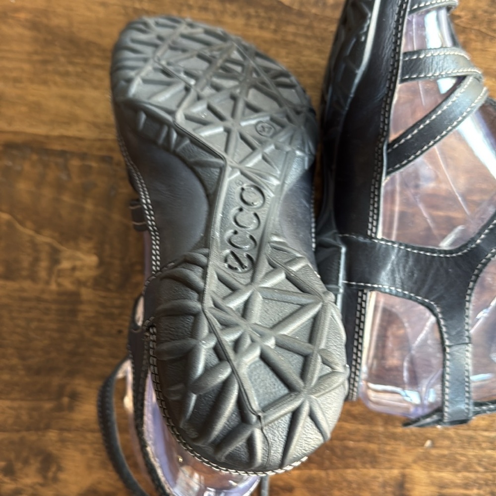 Women's Black Strappy Comfort Sandals - Picture 6 of 7